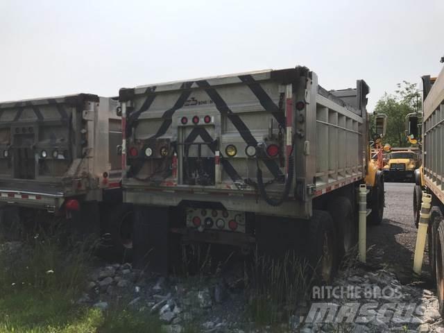 Mack CV713 Sypače písku a soli