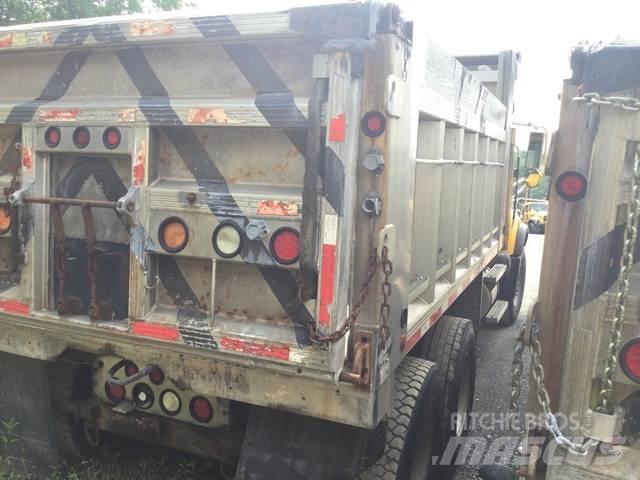 Mack CV713 Sklápěče