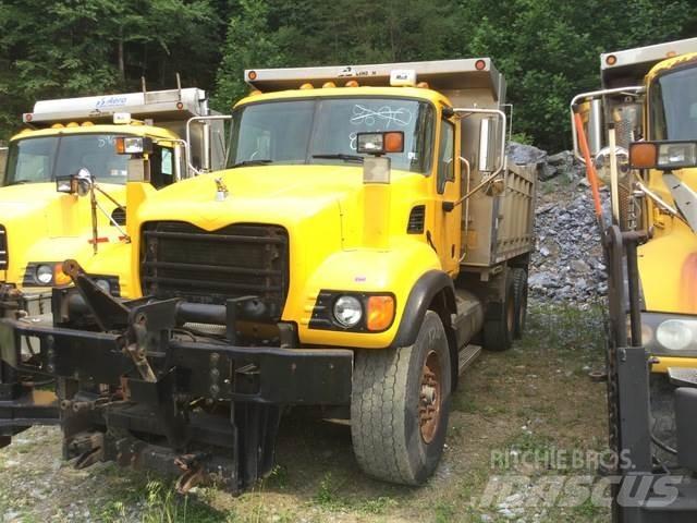 Mack CV713 Sypače písku a soli