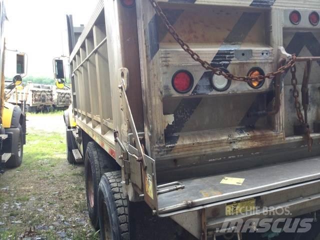 Mack CV713 Sypače písku a soli