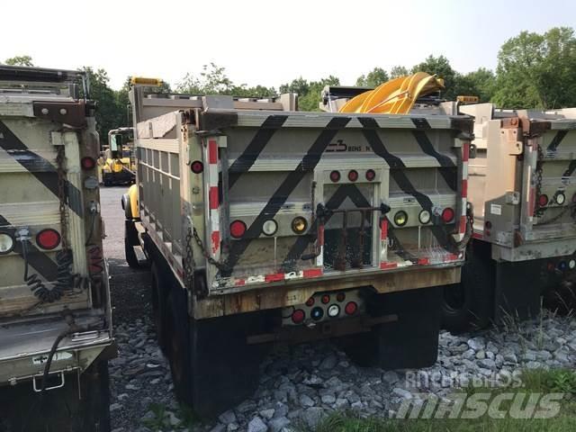Mack CV713 Sypače písku a soli