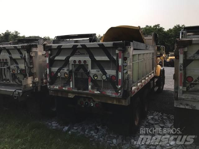 Mack CV713 Sypače písku a soli