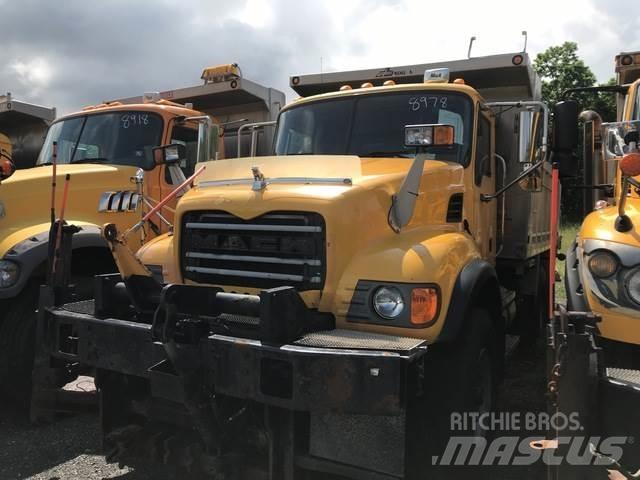 Mack CV713 Sněžné pluhy, přední sněhové radlice