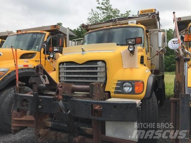 Mack CV713 Sklápěče