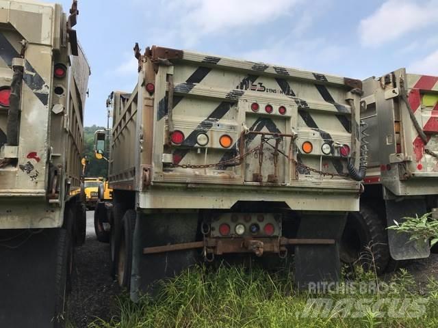 Mack CV713 Sklápěče