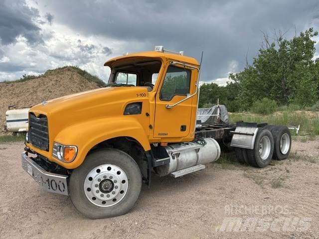 Mack CV713 Tahače