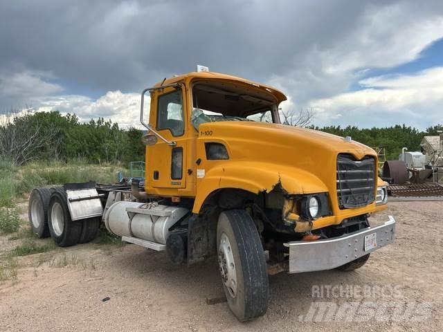 Mack CV713 Tahače