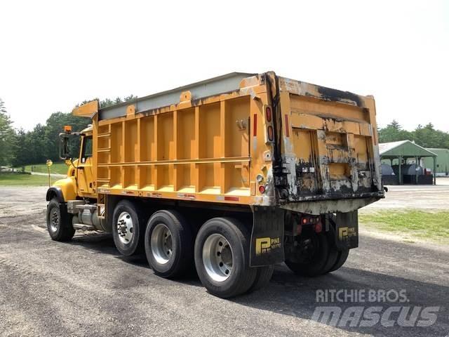 Mack CV713 Sklápěče