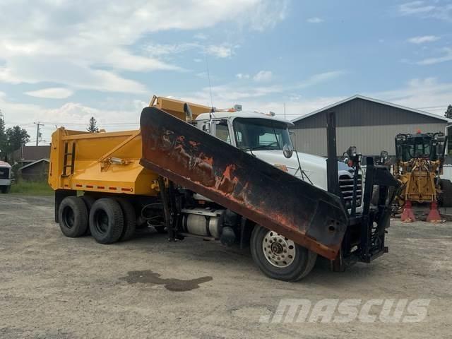 Mack CV713 Sněžné pluhy, přední sněhové radlice