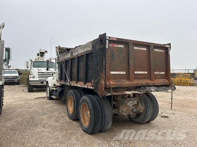 Mack CV713 Sklápěče