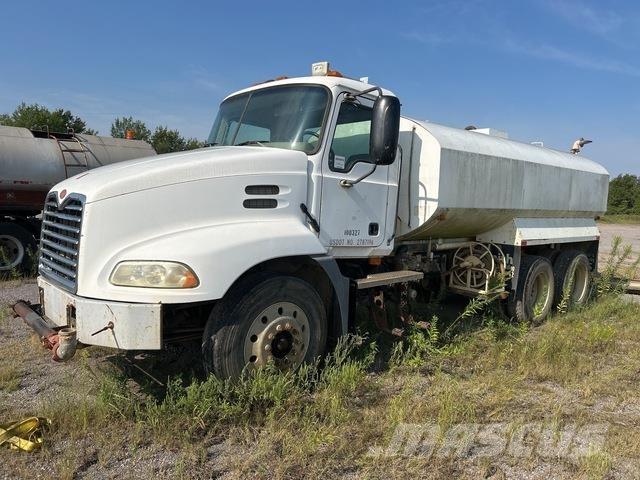 Mack CXN612 Cisterny na vodu