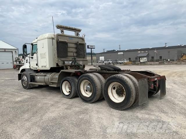 Mack CXN613 Tahače