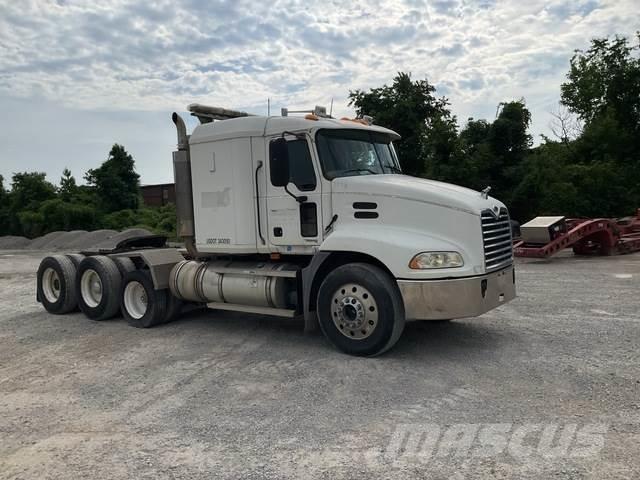 Mack CXN613 Tahače