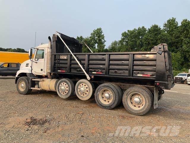 Mack CXN613 Sklápěče