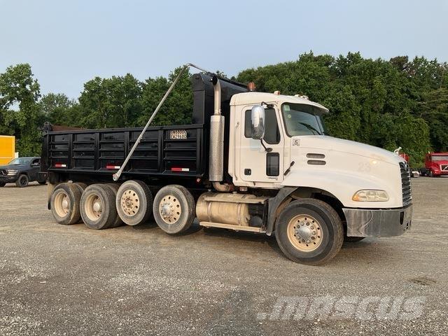Mack CXN613 Sklápěče