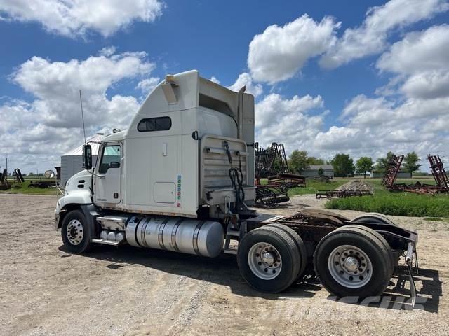 Mack CXU600 Tahače