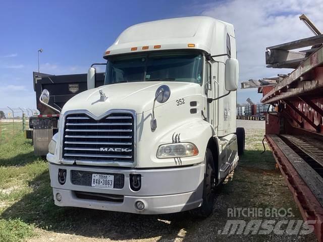 Mack CXU613 Tahače