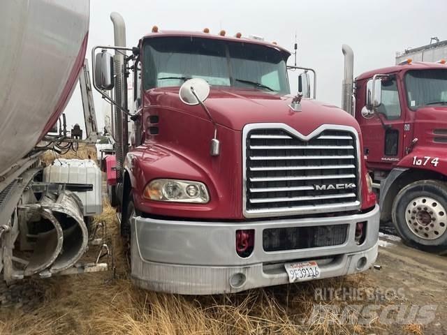 Mack CXU613 Tahače