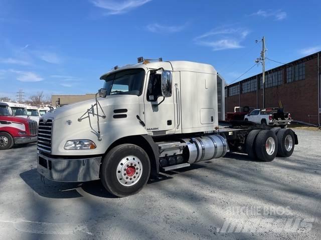 Mack CXU613 Tahače