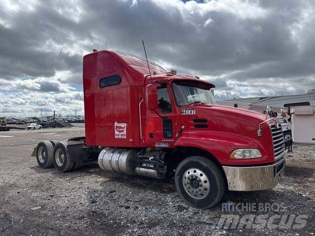 Mack CXU613 Tahače