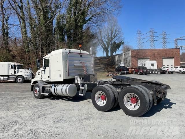 Mack CXU613 Tahače