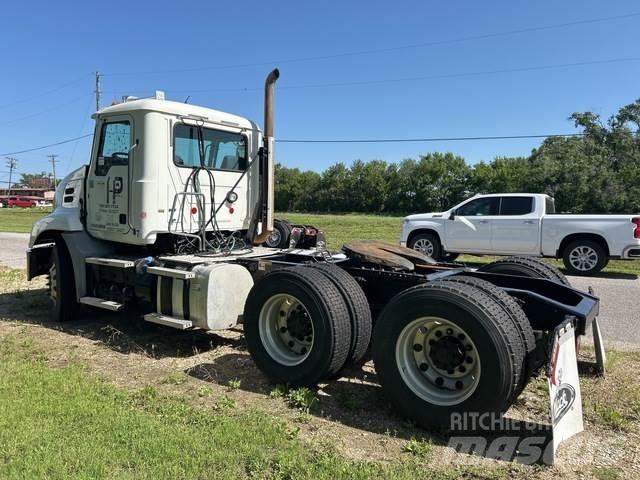Mack CXU613 Tahače