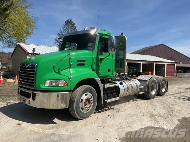 Mack CXU613 Tahače