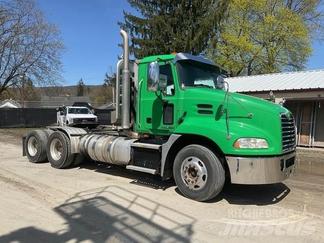 Mack CXU613 Tahače