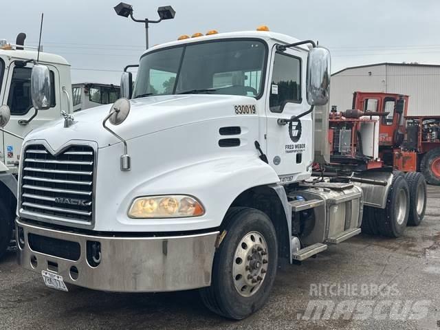 Mack CXU613 Tahače
