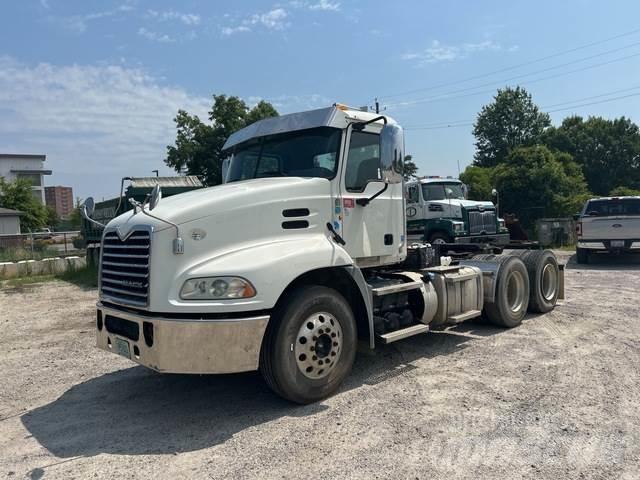 Mack CXU613 Tahače