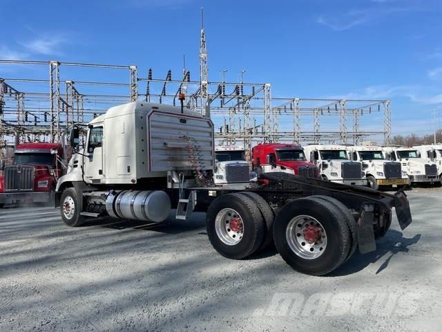 Mack CXU613 Tahače