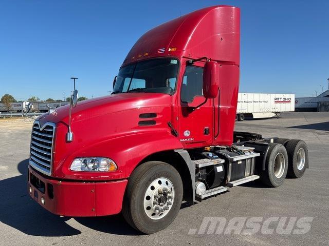 Mack CXU613 Tahače