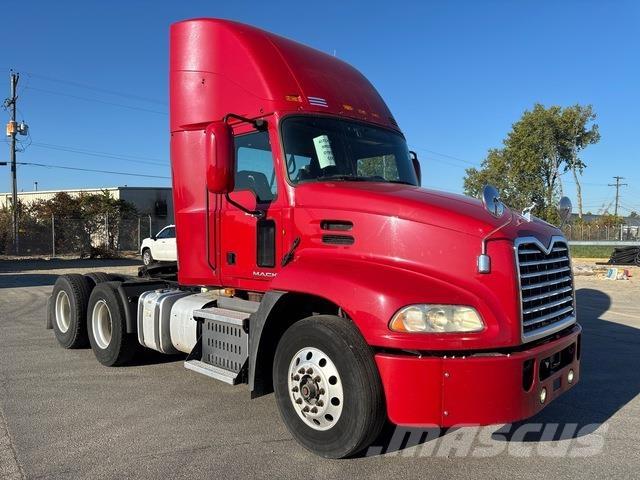 Mack CXU613 Tahače