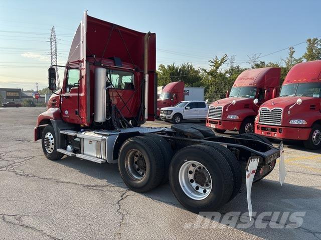 Mack CXU613 Tahače