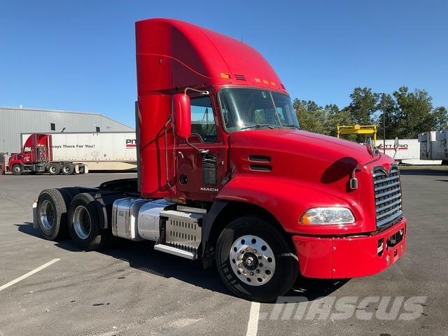 Mack CXU613 Tahače