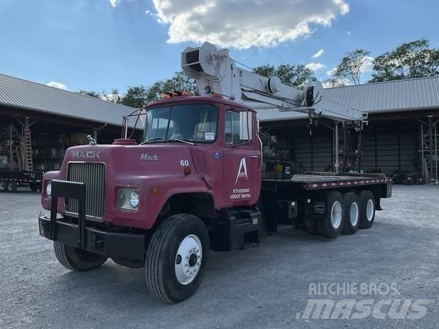 Mack DM686S Další