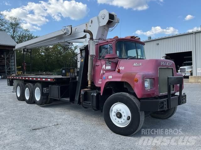 Mack DM686S Další