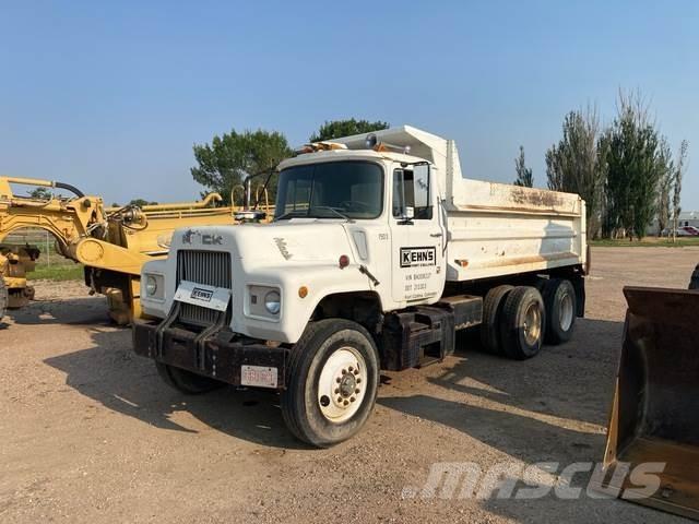 Mack DM686S Sklápěče