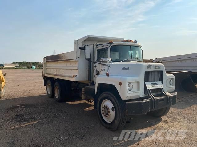Mack DM686S Sklápěče