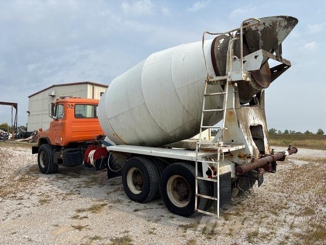 Mack DM690 Cisterny na vodu