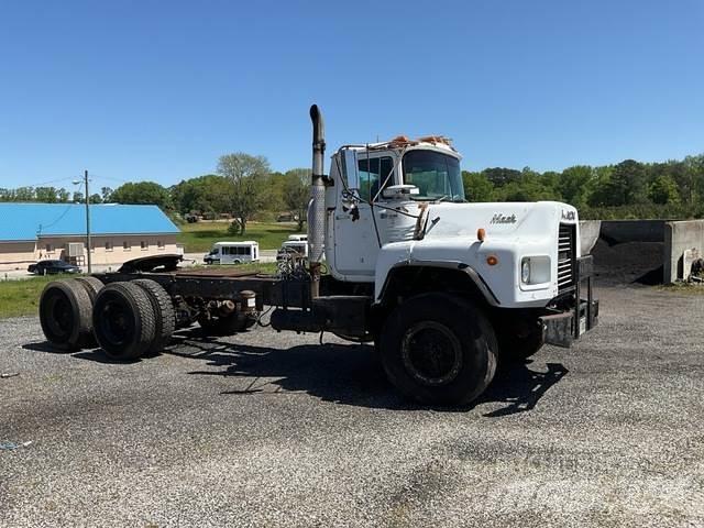 Mack DM690S Tahače