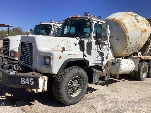 Mack DM690S Další