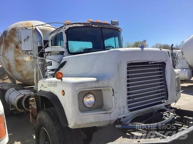 Mack DM690S Další