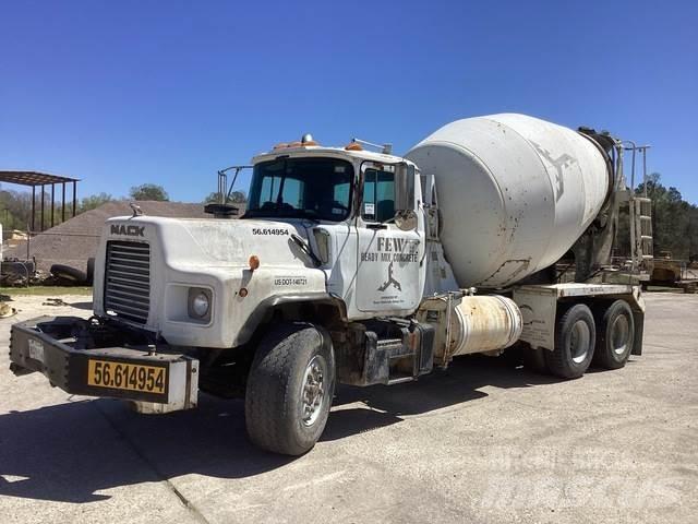 Mack DM690S Další