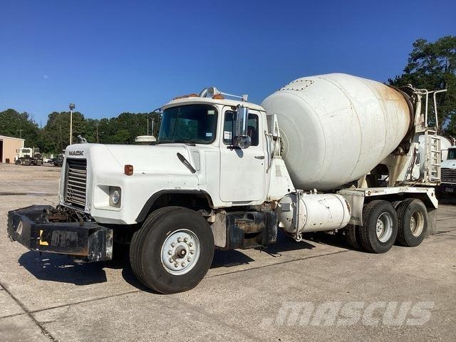 Mack DM690S Další