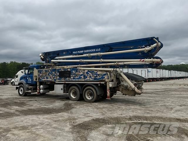 Mack GR64B Nákladní auta s čerpadly betonu