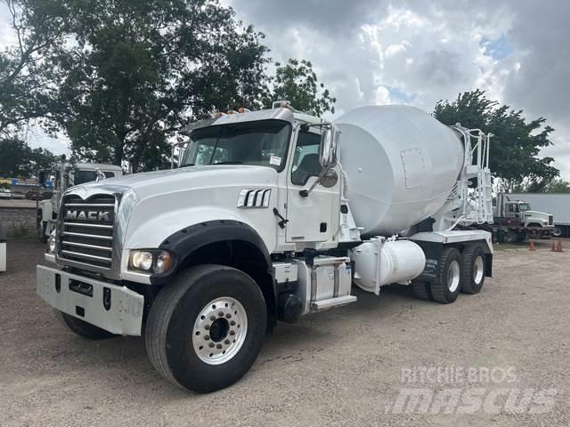 Mack GR64F Další