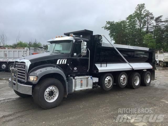 Mack GR64F Sklápěče