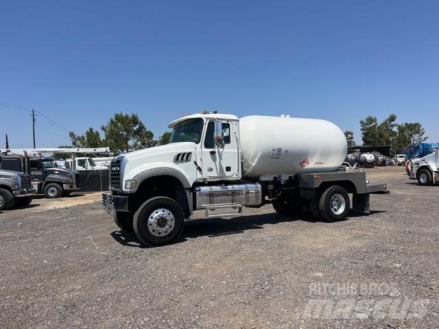 Mack GU432 Cisternové vozy