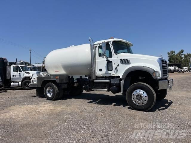 Mack GU432 Cisternové vozy